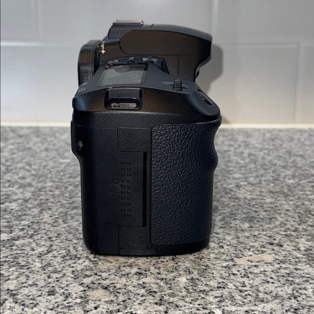 Canon EOS D60 6.3MP Digital SLR Camera - Black (Body Only), - Picture 3 of 4
